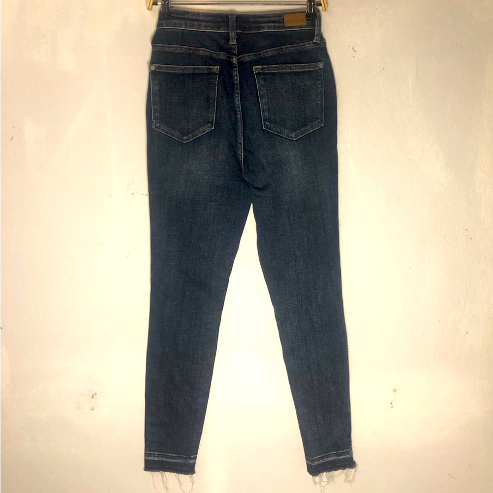 Judy blue tummy control dark wash denim skinny jean with raw hem size 5/27